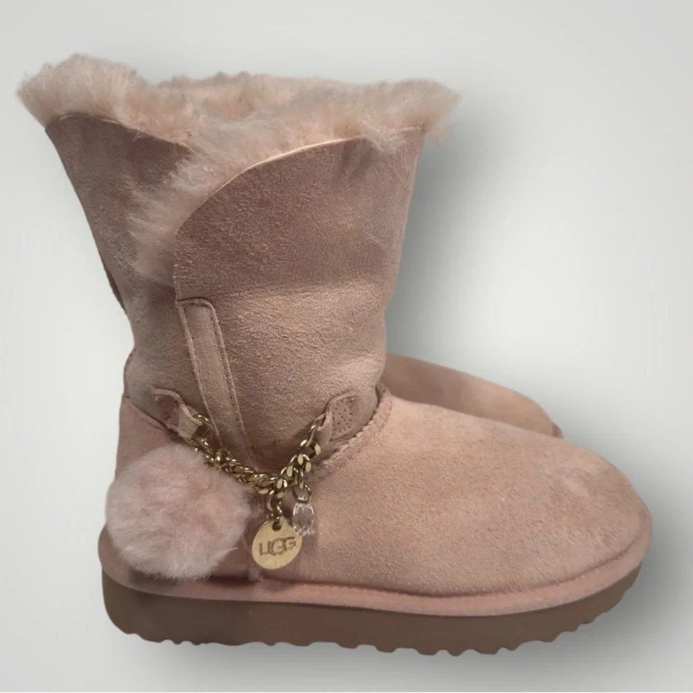 Women’s Ugg Classic Short Charm boots size 5